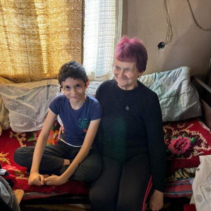 Възрастна жена отглежда сама внука си 12 годишният Димитър разчита единствено