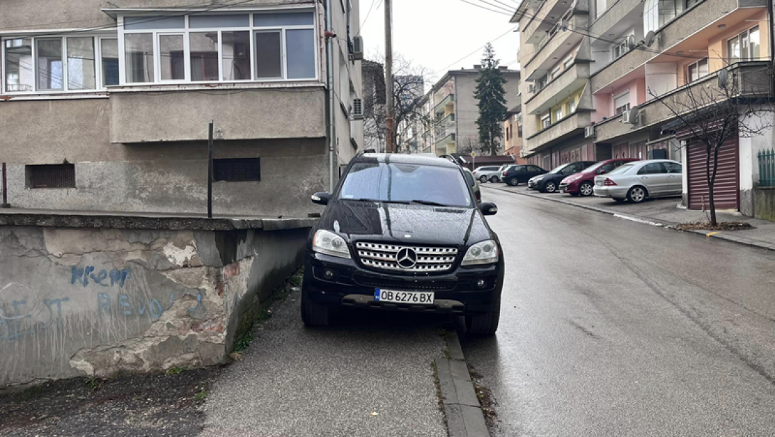 Зам.-кмет на Ловеч: Съгражданино, моля те, премести си колата!