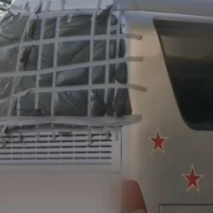 Рейс пътува от Криводол до София със счупено задно стъкло