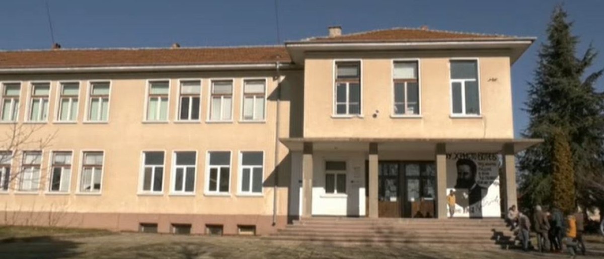 Преподаватели обвиняват директор на училище в психически тормоз