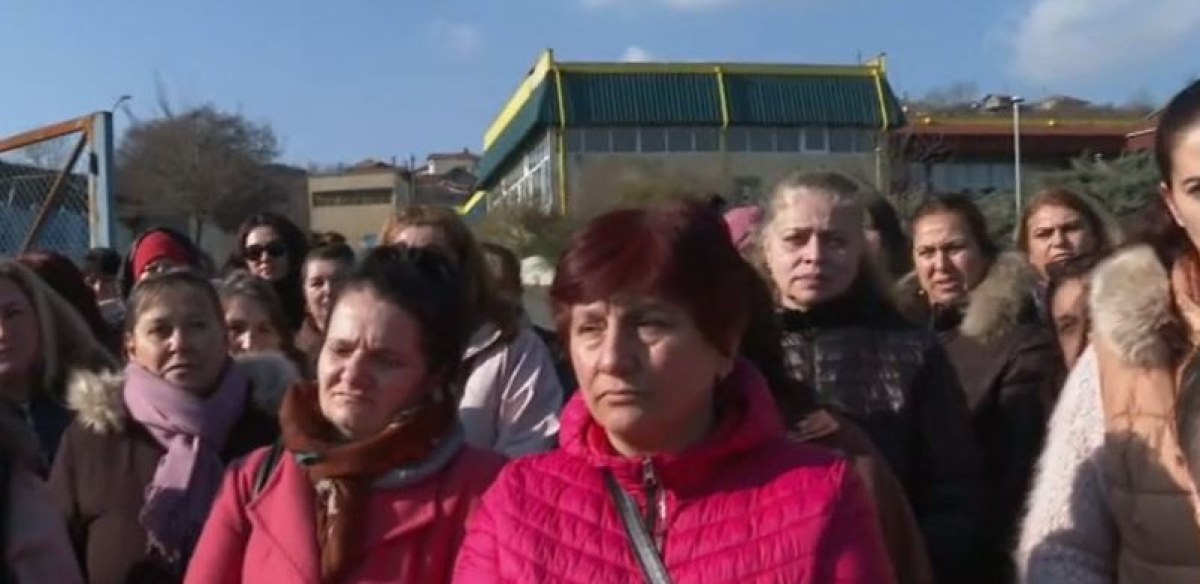Протест на шивачки в Кърджали, не са получавали заплата от месеци