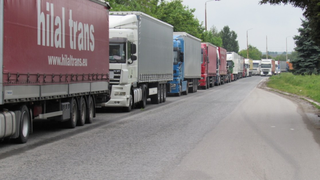 Румънски трактори и камиони блокираха напълно граничен пункт с България