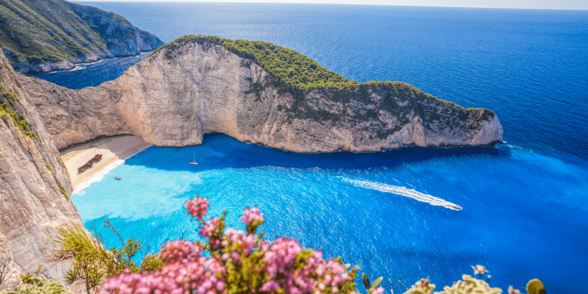 Красив гръцки остров е пред бедствено положение
