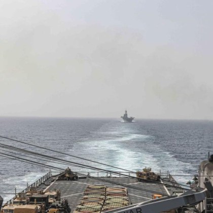 Кораб в Червено море е ударен от ракета
