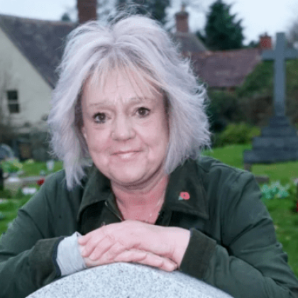 63 годишната британка Трейси Билклоу обеща на съпруга си Джон който