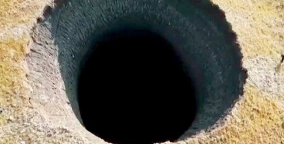 Нещо експлодира под земята в Сибир, образувайки 50-метрови дупки. Какво?