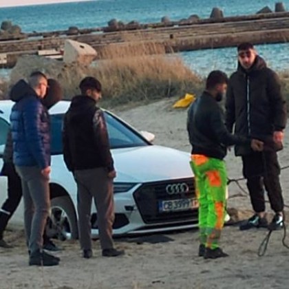 Лек автомобил Ауди заседна на плаж Втора Буна във Варна