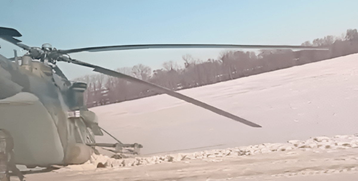 Руски хеликоптер Ми-8 кацна аварийно на магистрала