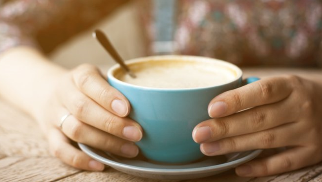 Учени установиха защо е полезно да се пие кафе с мляко