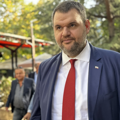 Председателят на парламентарната група на ДПС Делян Пеевски поиска спешни