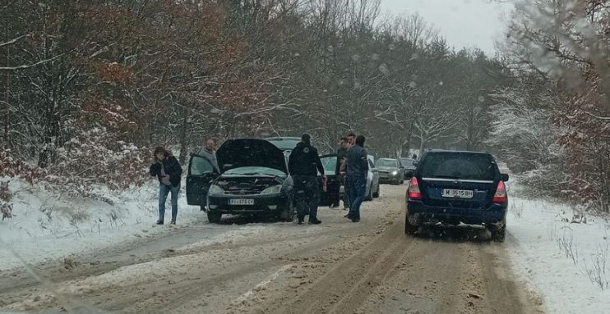 Кола се самозапали в Монтанско СНИМКА