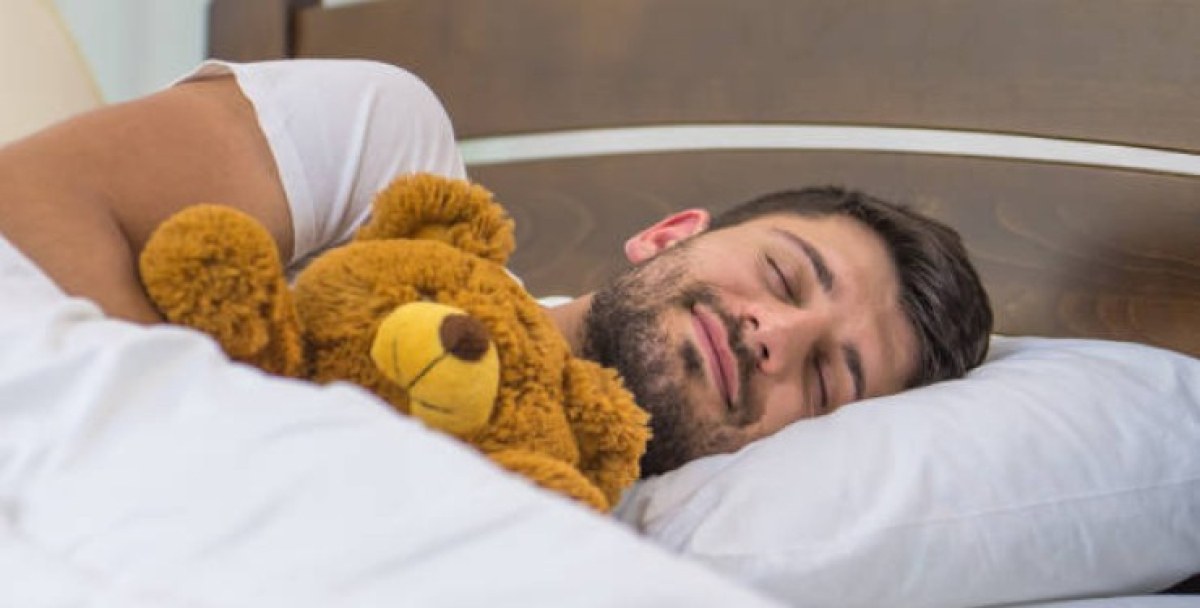 Кой би си помислил: и възрастните имат полза от спането с меки играчки