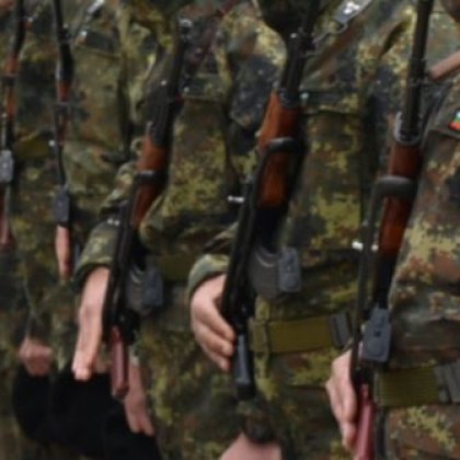 Военнослужещ от авиобаза Крумово е подготвял въстание на жълтите павета