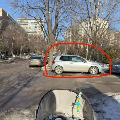 Столичанка отправи апел към водачите които избират да паркират блокирайки