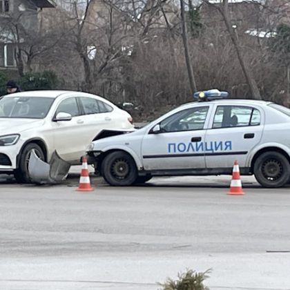 Катастрофа между кола на полицията и личен автомобил в Габрово