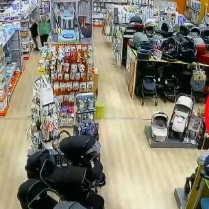 Жена задигна скъпа детска количка от магазин в столичен мол