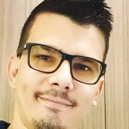 32 годишният университетски професор Лукас Гонкалвес Диас който е алергичен към