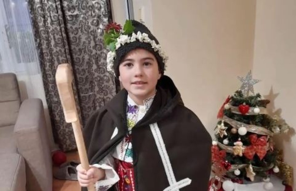 Първокласникът Георги дари парите си от коледуване на болница! ВИДЕО