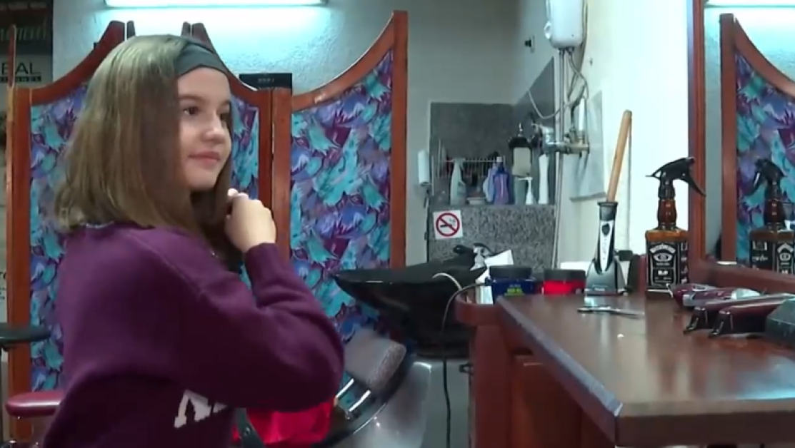 11-годишнo момиче дарява косите си за изработка на перуки за онкоболни