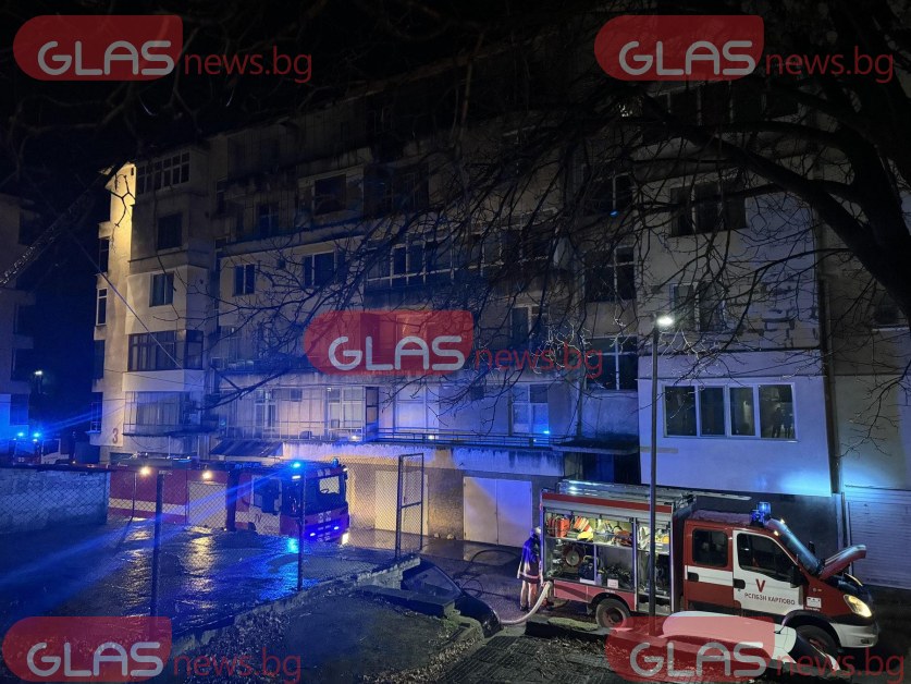 20 огнеборци гасили пожара в жилищен блок в Сопот