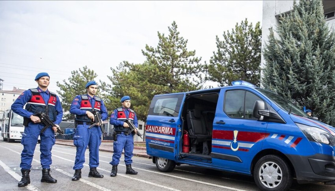Екипи на турската жандармерия, на които е поверена охраната на
