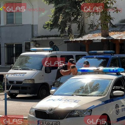 15-годишен взе колата на дядо си, неправоспособен изостави джипа и избяга