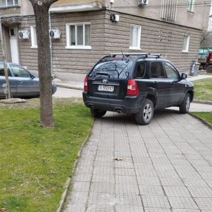 Нагло паркиране в Димитровград потресе местни граждани На кадър в