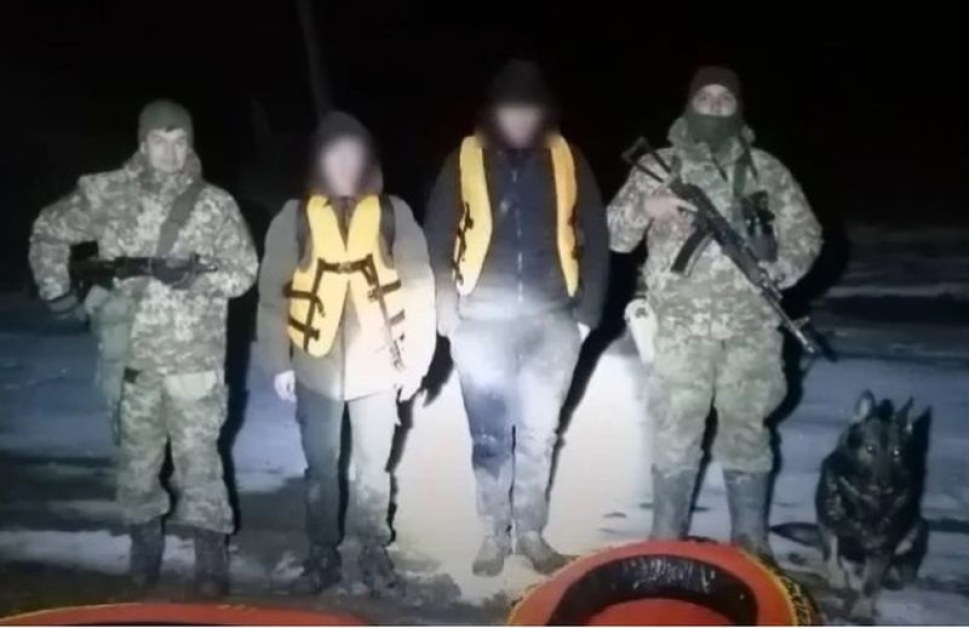 Четириног граничар попречи на двама украинци да нарушат закона. Те