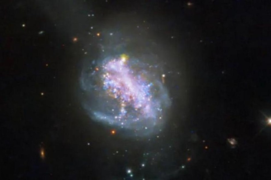 НАСА публикува кадри от сблъсък и сливане на галактики, заснети