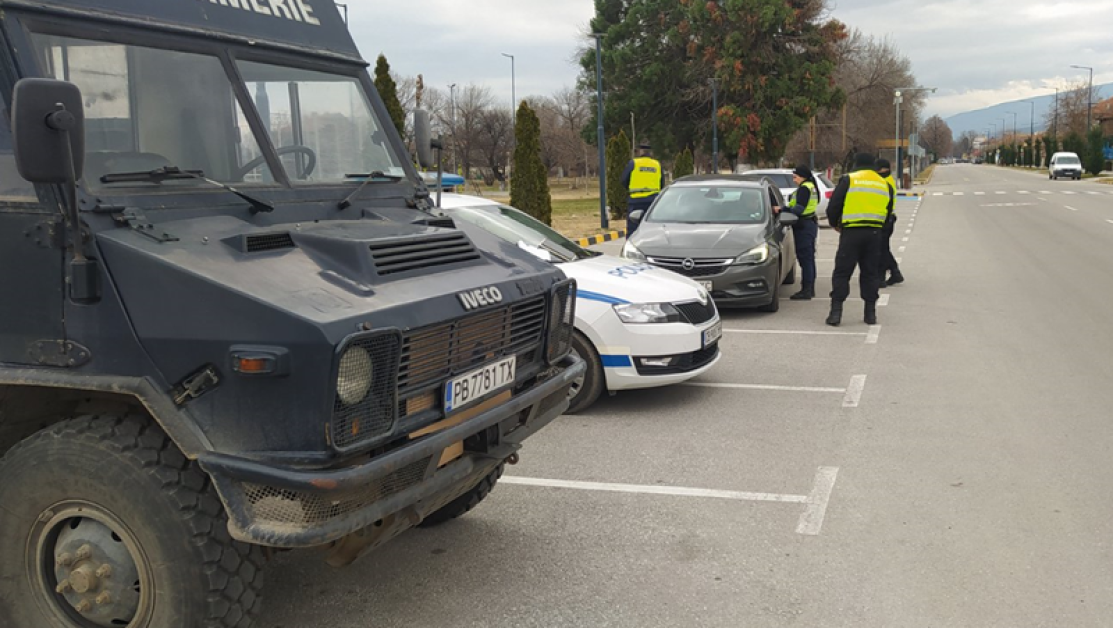 Почерня от полиция в Пазарджишко, има задържани СНИМКИ