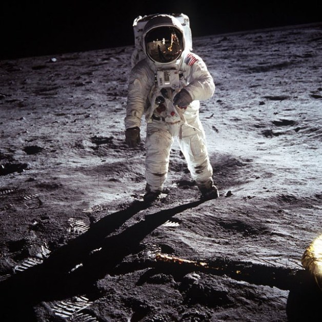 НАСА оставила човек на Луната? Архивиран видеоклип предизвика полемика