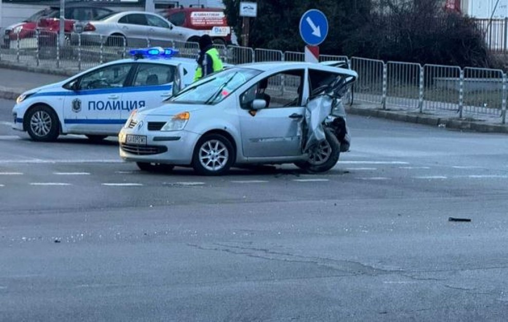 Дрогиран водач помел колата, изчакваща на светофар, участвал и в друго ПТП