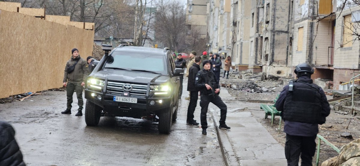 Българската делегация в Киев попадна под обстрел, депутатите са в бомбоубежище!