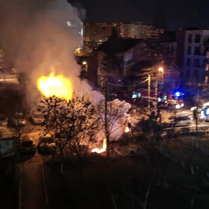 Два леки автомобила са горели тази нощ в София За