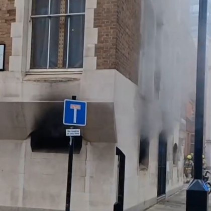 Поредица от експлозии са се чули в Лондон днес Дим