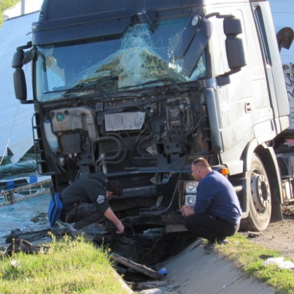 Тир се вряза в спрял камион във Видин, мъж е в тежко състояние