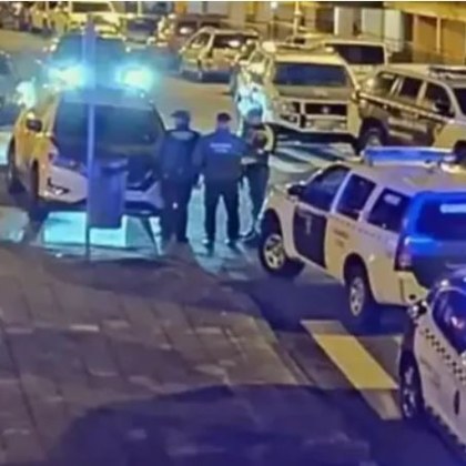 Откриха мъртва майка в багажник, задържаха децата ѝ