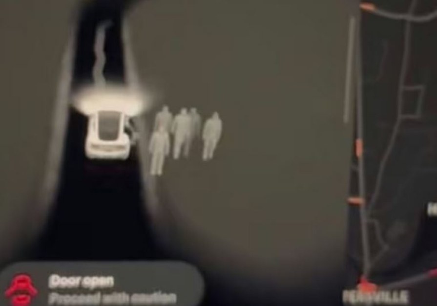 Шофьор на Tesla засне страховити кадри до гробище ВИДЕО