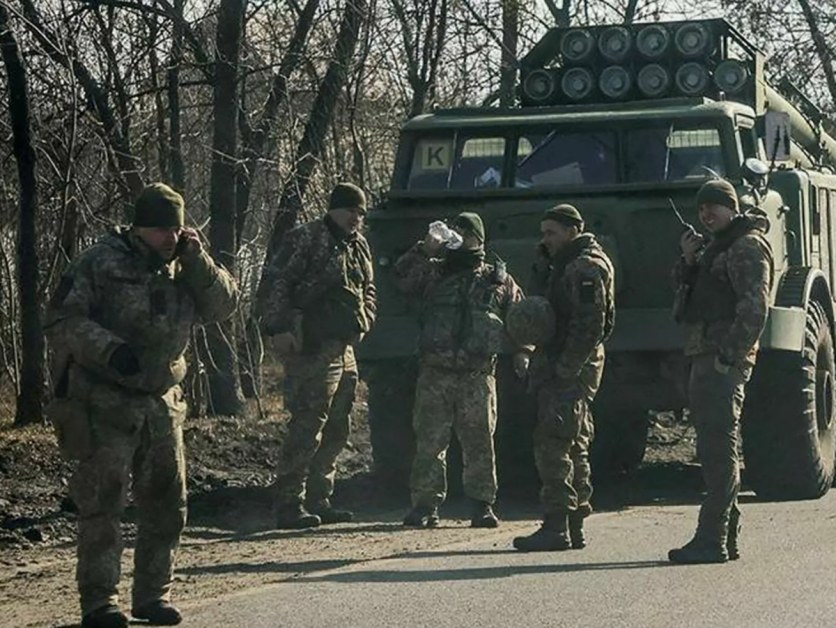 Spectator: Нараства конфликтът между военни и цивилни в Украйна