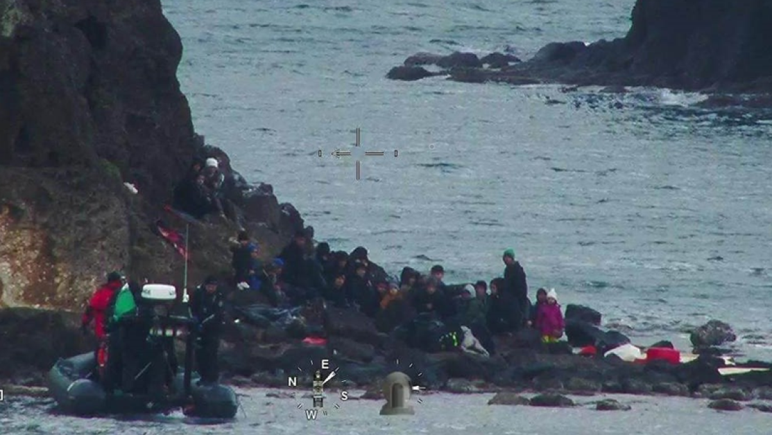 Граничният полицейски кораб Балчик“ спаси 44 бедстващи мигранти на скалистия