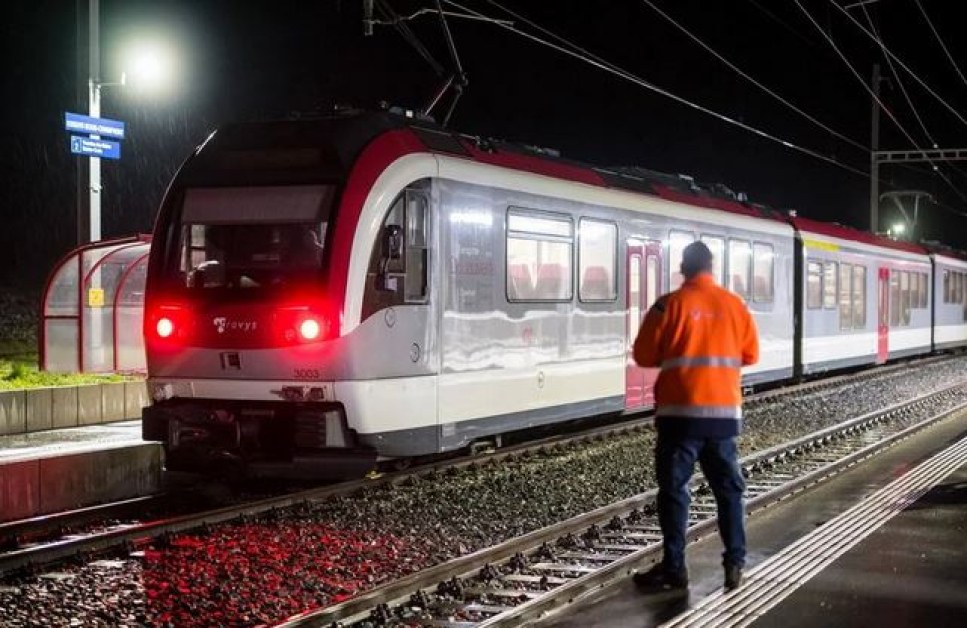 Мъж с брадва взе заложници във влак в Швейцария