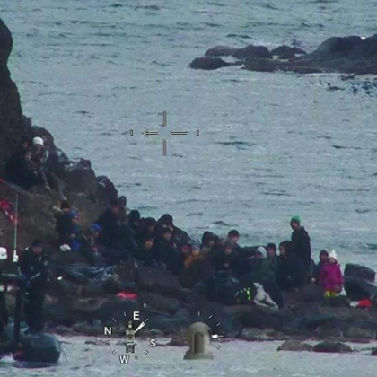 Граничният полицейски кораб Балчик спаси 44 бедстващи мигранти на скалистия