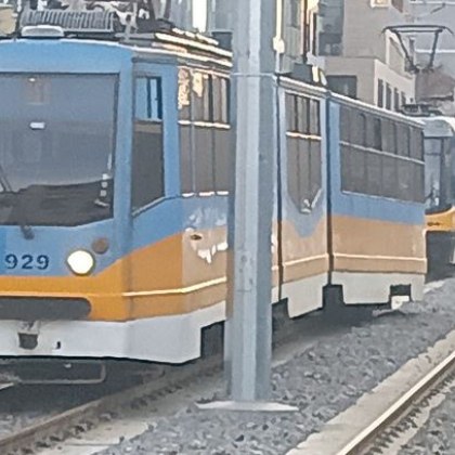 Трамвай дерайлира в София Инцидентът е в квартал Овча купел