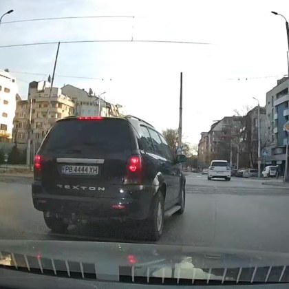 Трафикът в Пловдив става все по напрегнат а отделни водачи успяват