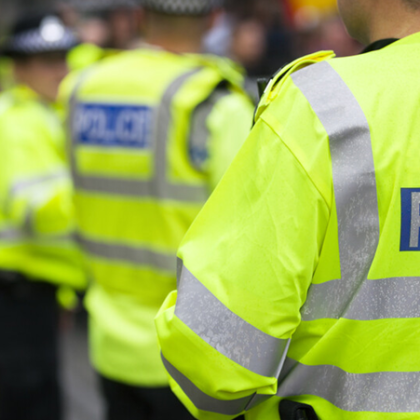 Британската полиция обяви че нападателят който заля с корозивно вещество