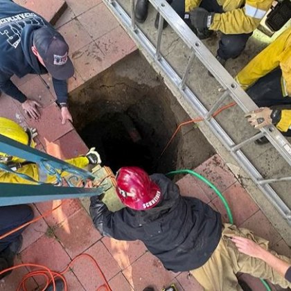 Огнеборци се притекоха на помощ на жена паднала в 7 метрова
