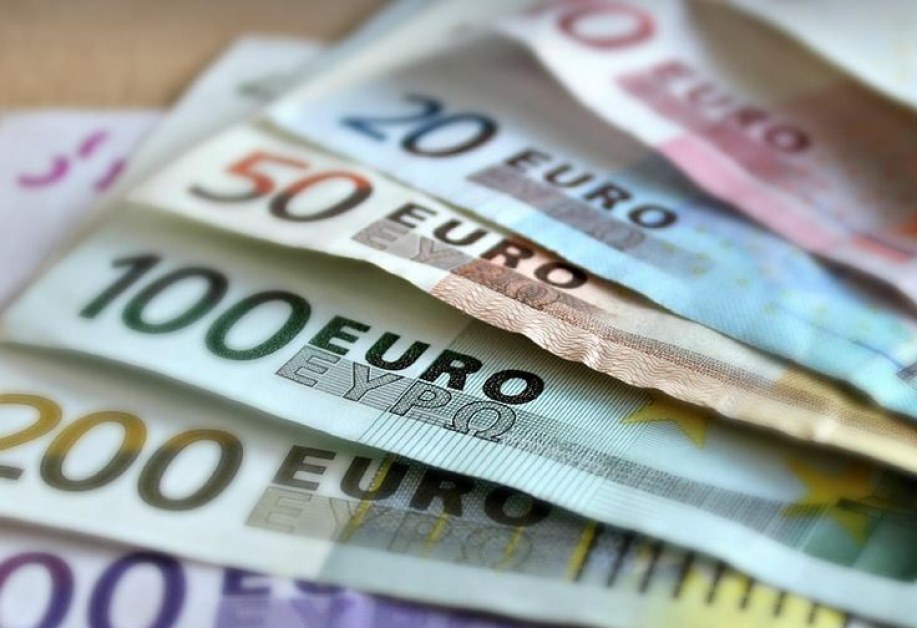 Приемането на еврото - разкриха как ще се закръглят плащанията и пенсиите