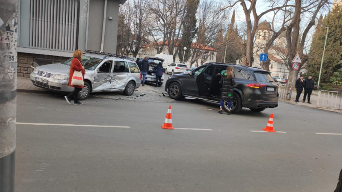 Катастрофа в Стара Загора. При инцидента има пострадала жена. Ударът