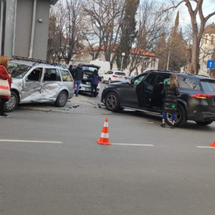 Катастрофа в Стара Загора При инцидента има пострадала жена Ударът