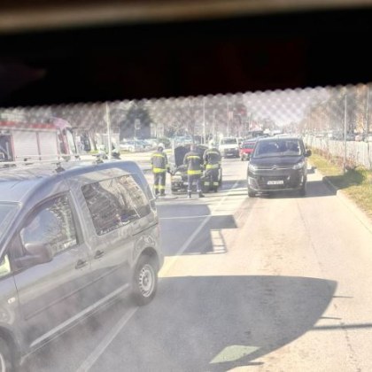 Кола горя по рано днес в Пловдив За това сигнализира очевидец